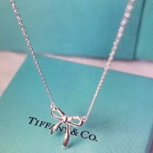 Tiffany & Co. Silver Bow Pendant Necklace - Blue